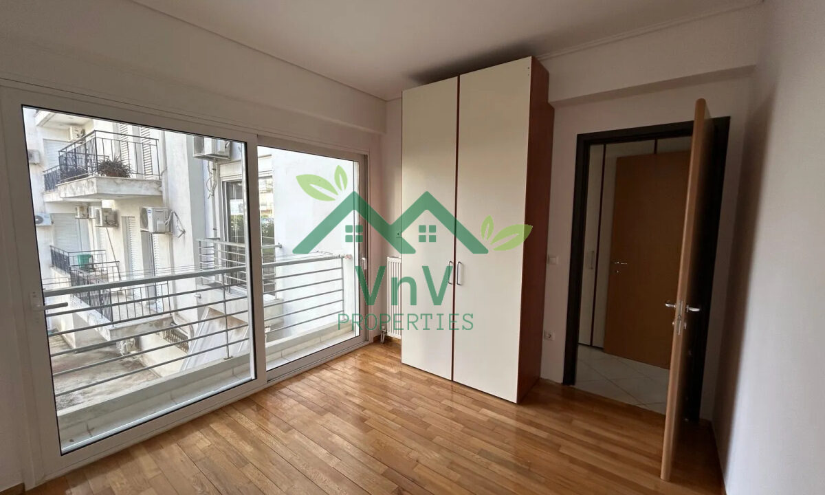 Πωλείται φωτεινό οροφοδιαμέρισμα 87 τμ. στον Άγιο Δημήτριο-Άλιμο