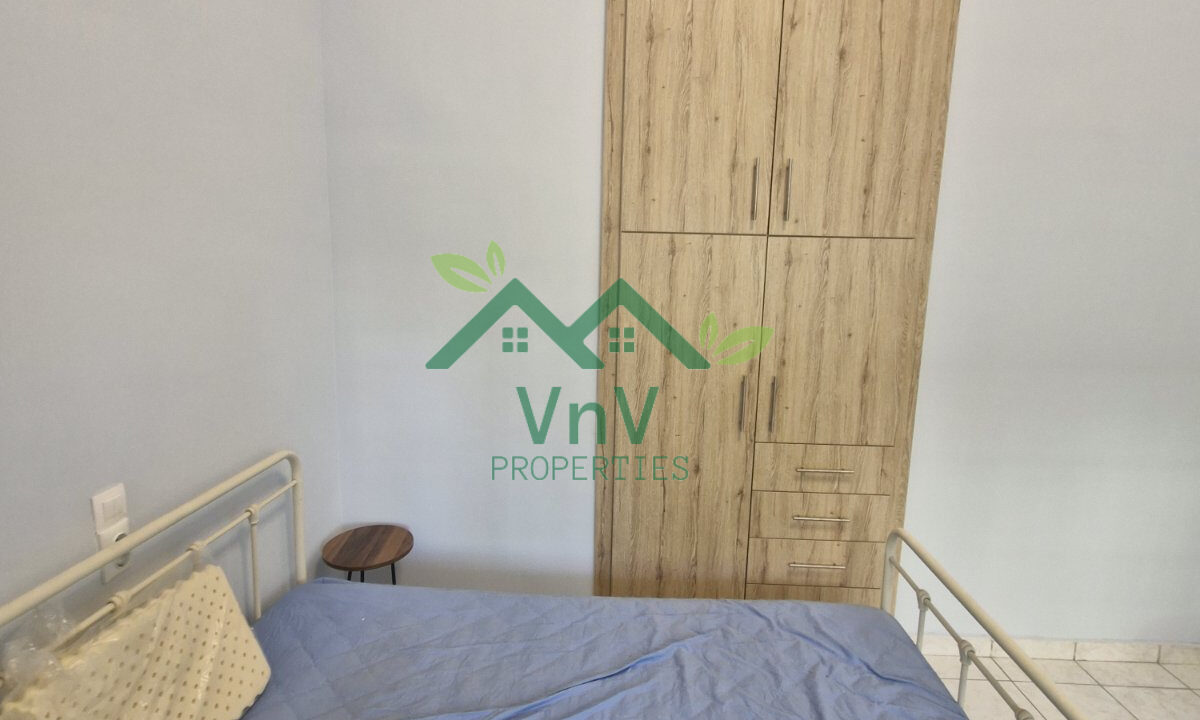 αποτελείται από δύο ανεξάρτητα διαμερίσματα που πωλούνται και ξεχωριστά 105τ.μ. και 110τ.μ.