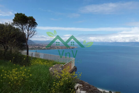 Πωλείται Αμφιθεατρικό Οικόπεδο με εντυπωσιακή θέα στον Κορινθιακό - Τράπεζα Διακοπτού