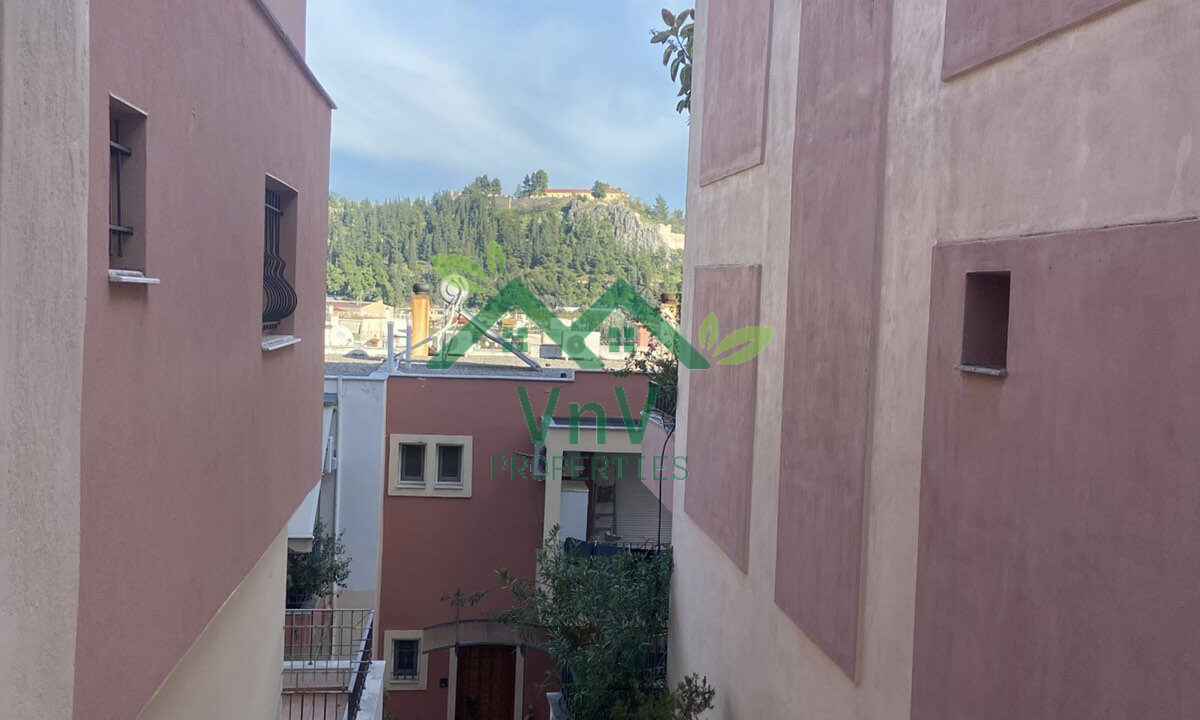 Πωλείται Οροφομεζονέτα 2 Επιπέδων με Πανοραμική Θέα στο Κάστρο και την Πόλη | Άγιος Λουκάς