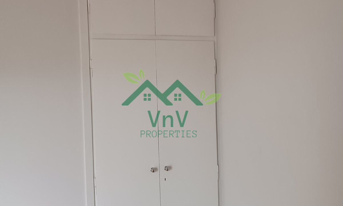 V108833